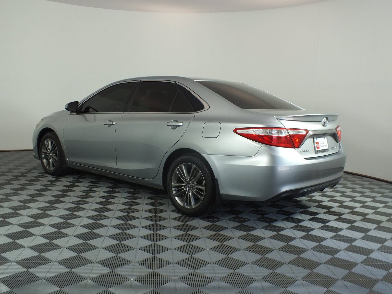2016 Toyota Camry SE *RELIABLE DAILY DRIVER!*