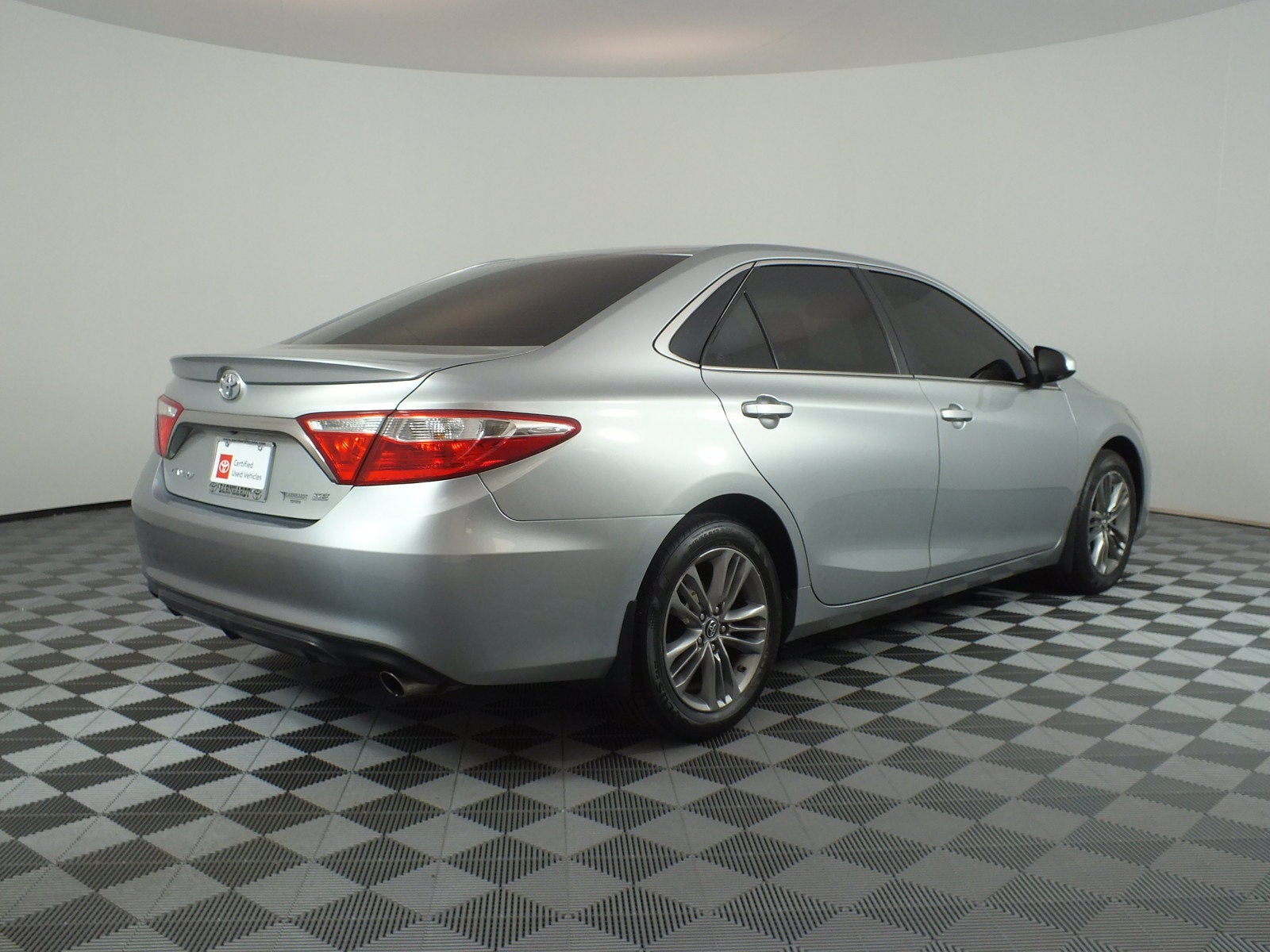2016 Toyota Camry SE *RELIABLE DAILY DRIVER!*