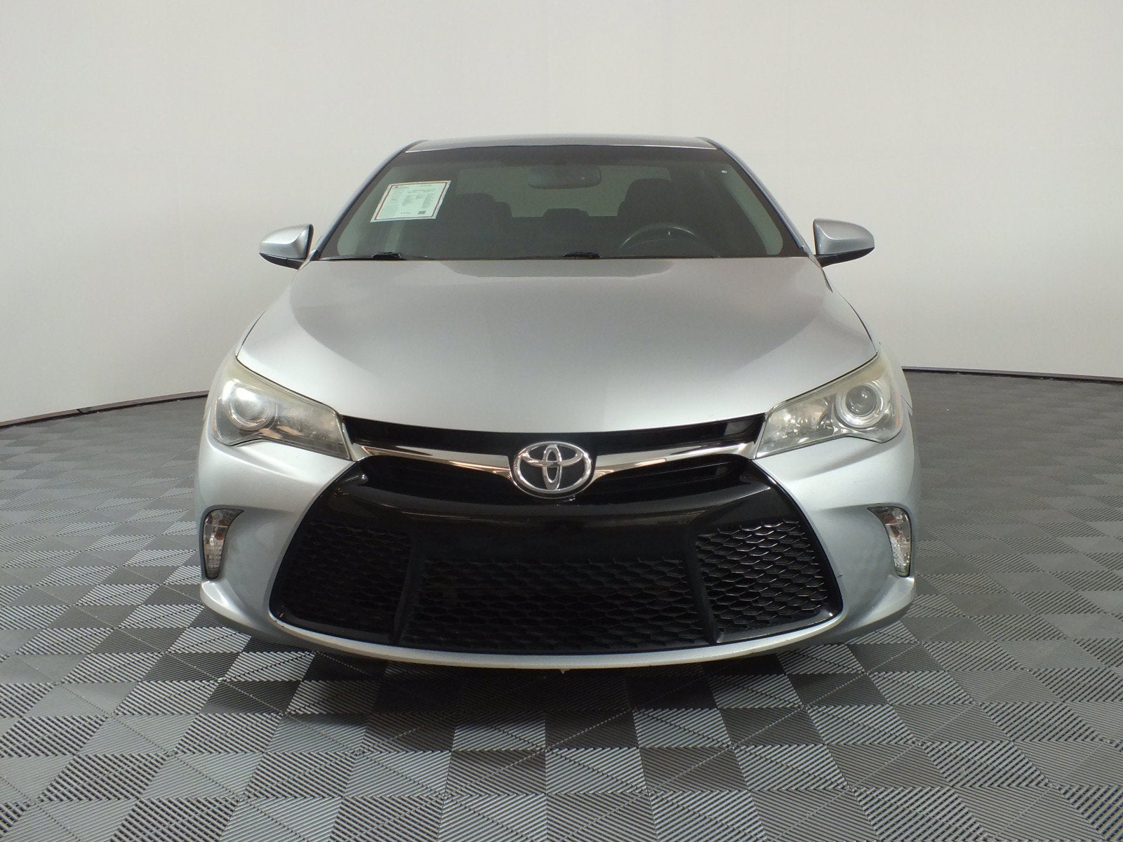2016 Toyota Camry SE *RELIABLE DAILY DRIVER!*