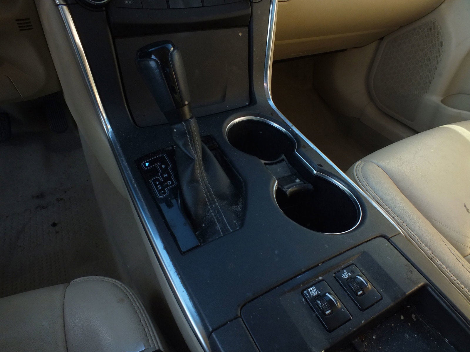 2016 Toyota Camry XLE *RELIABLE DAILY DRIVER*