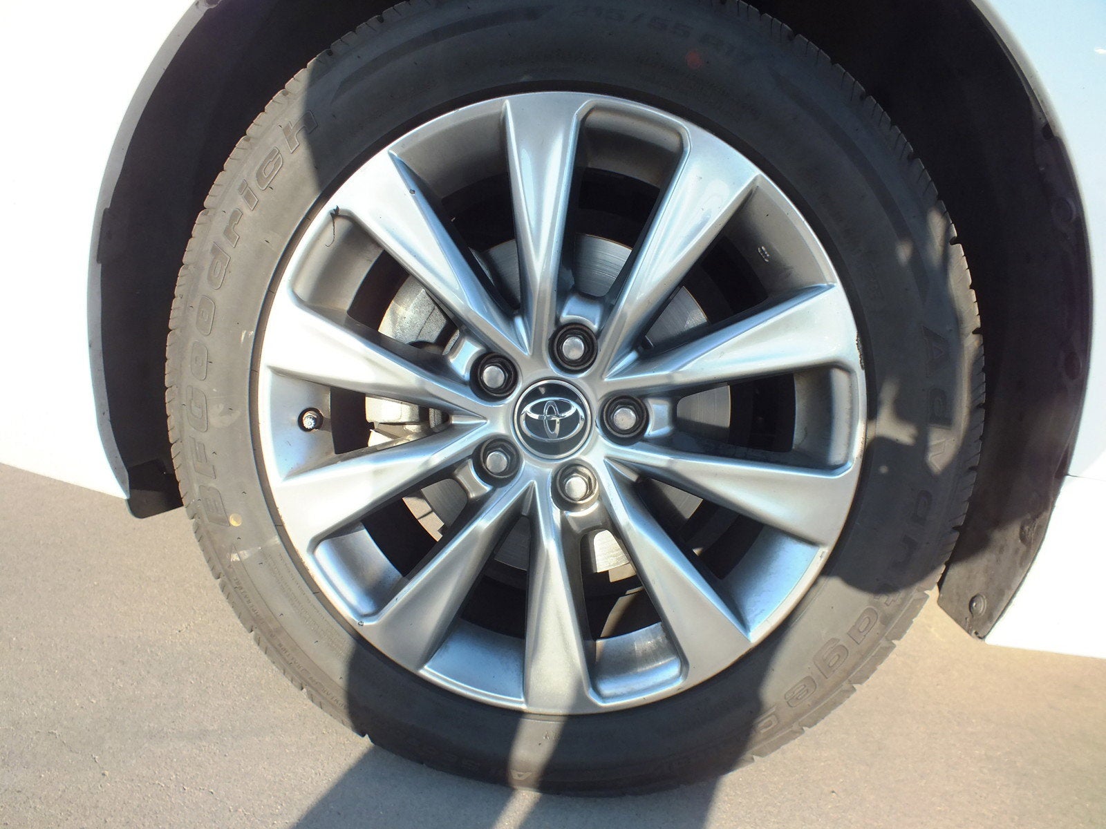 2016 Toyota Camry XLE *RELIABLE DAILY DRIVER*