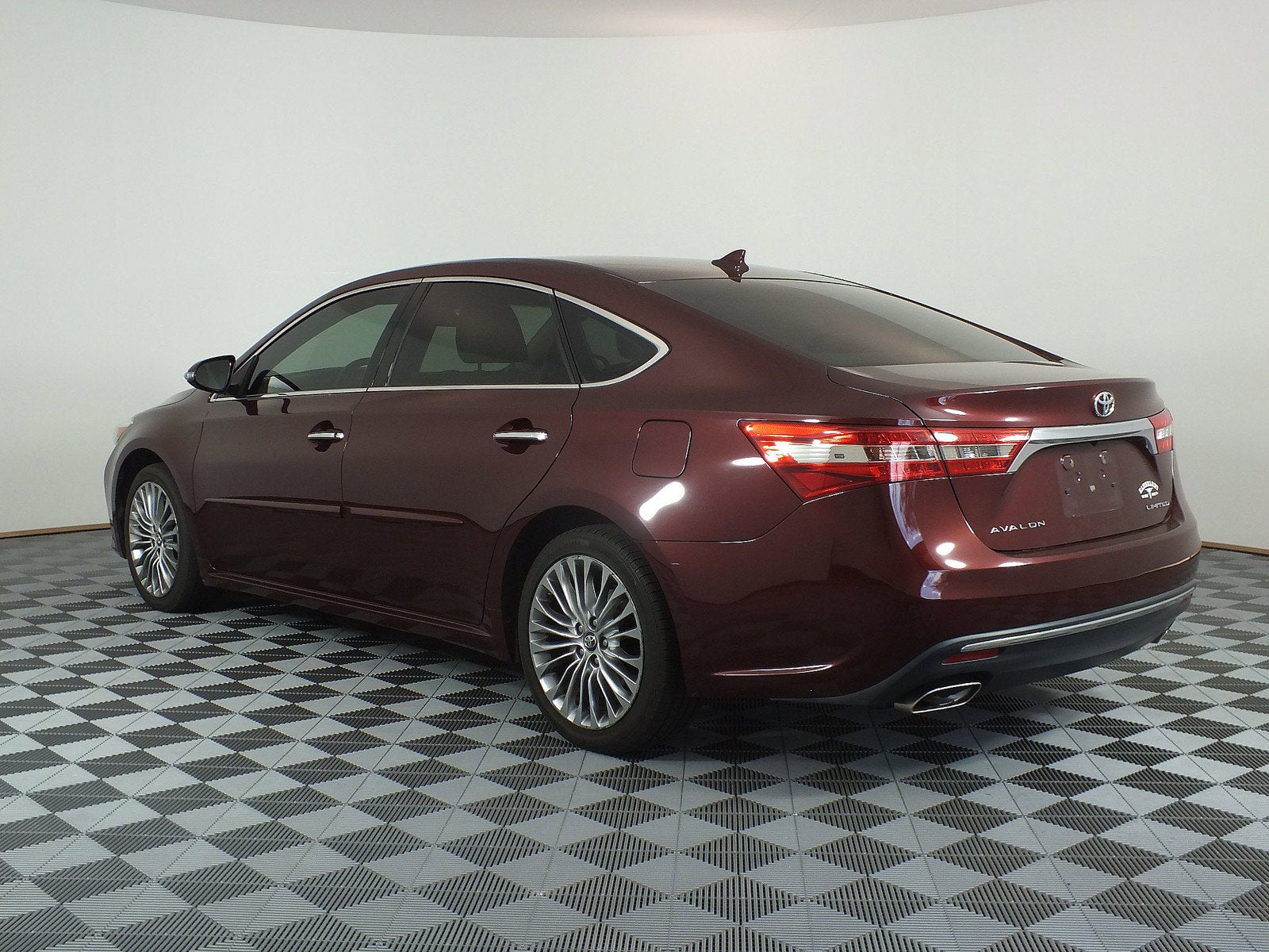 2018 Toyota Avalon Limited *WELL MAINTAINED*