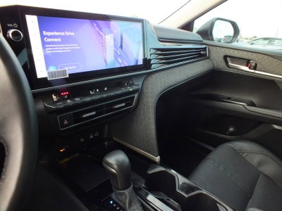 2025 Toyota Camry XLE FWD *1 OWNER, CLEAN CARFAX!*