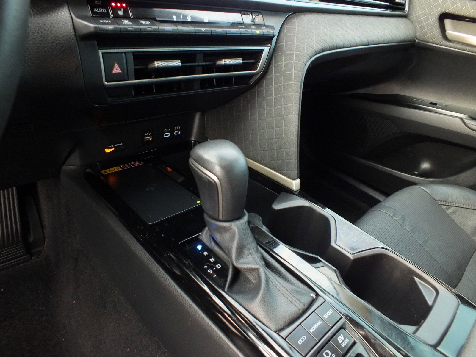 2025 Toyota Camry XLE FWD *1 OWNER, CLEAN CARFAX!*