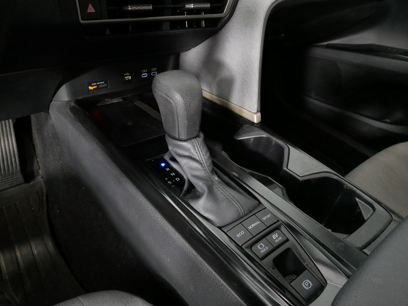 2025 Toyota Camry LE FWD *1 OWNER, CLEAN CARFAX!*