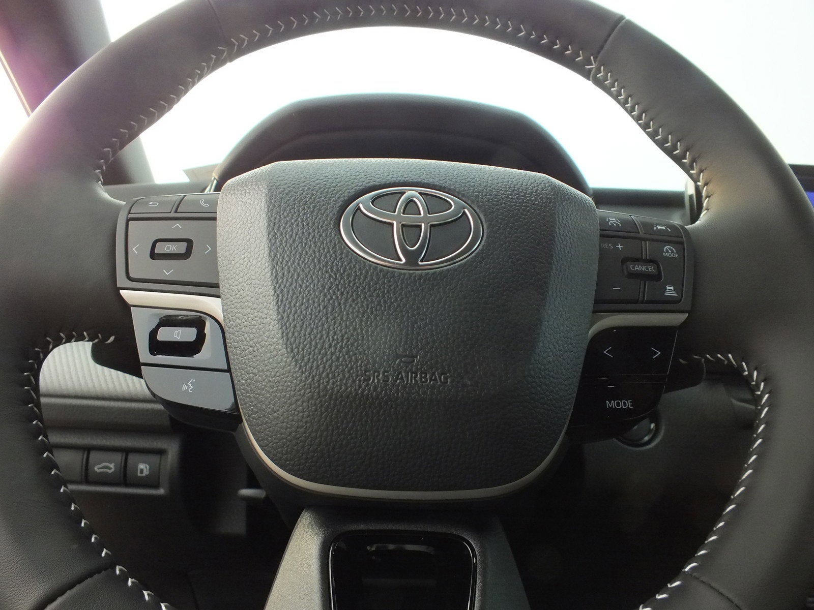 2026 Toyota Camry SE FWD *SPORTY! LIKE NEW!*