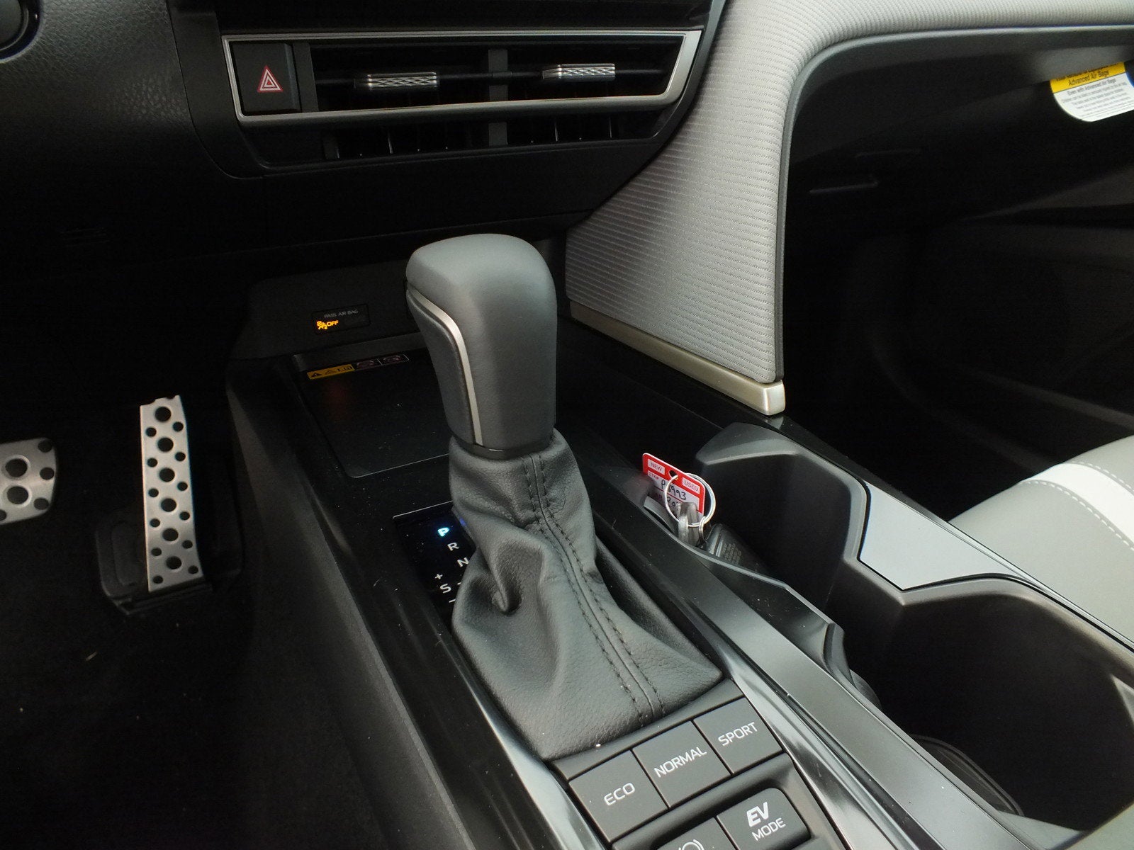 2026 Toyota Camry SE FWD *SPORTY! LIKE NEW!*