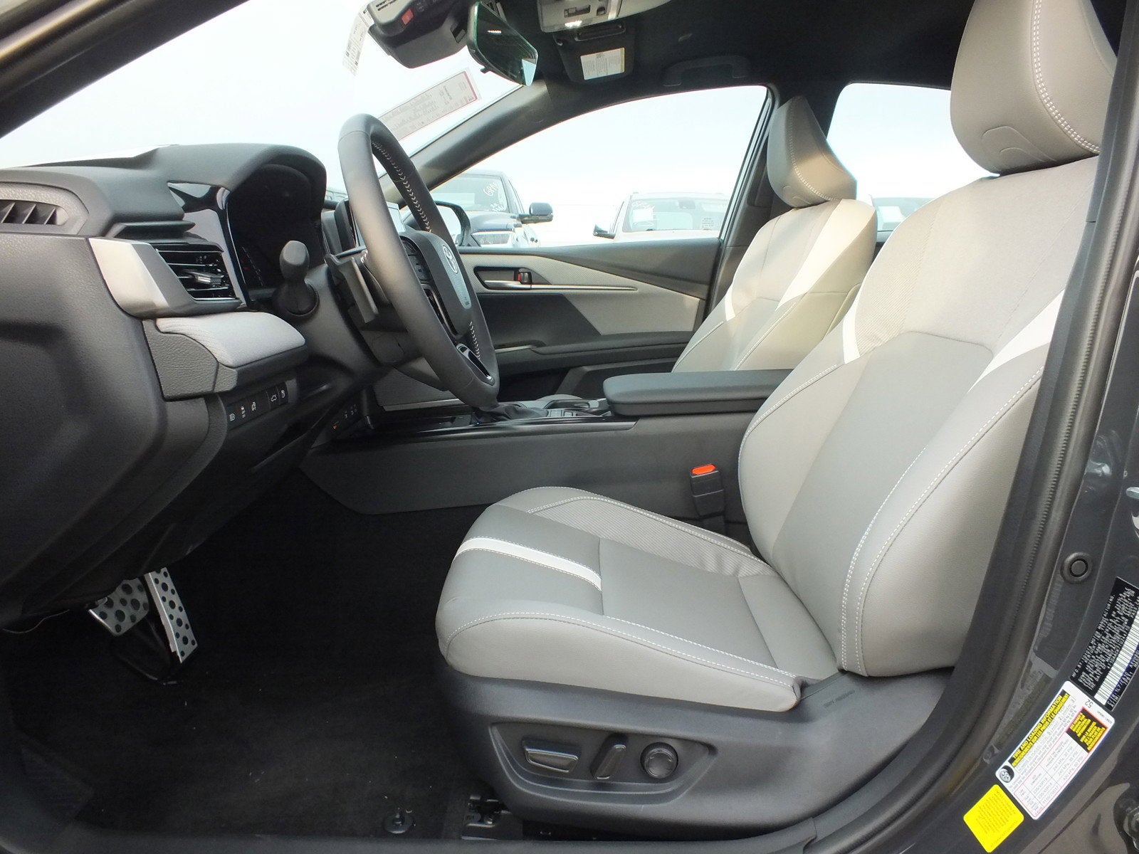 2026 Toyota Camry SE FWD *SPORTY! LIKE NEW!*