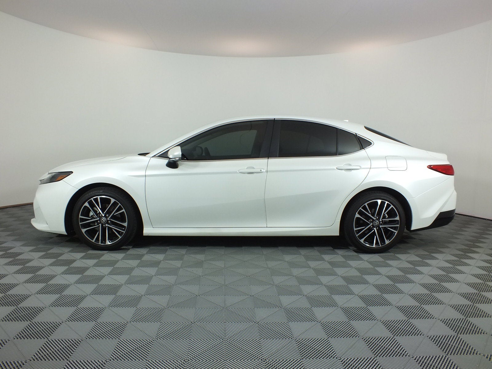2025 Toyota Camry XLE Hybrid *1-OWNER*