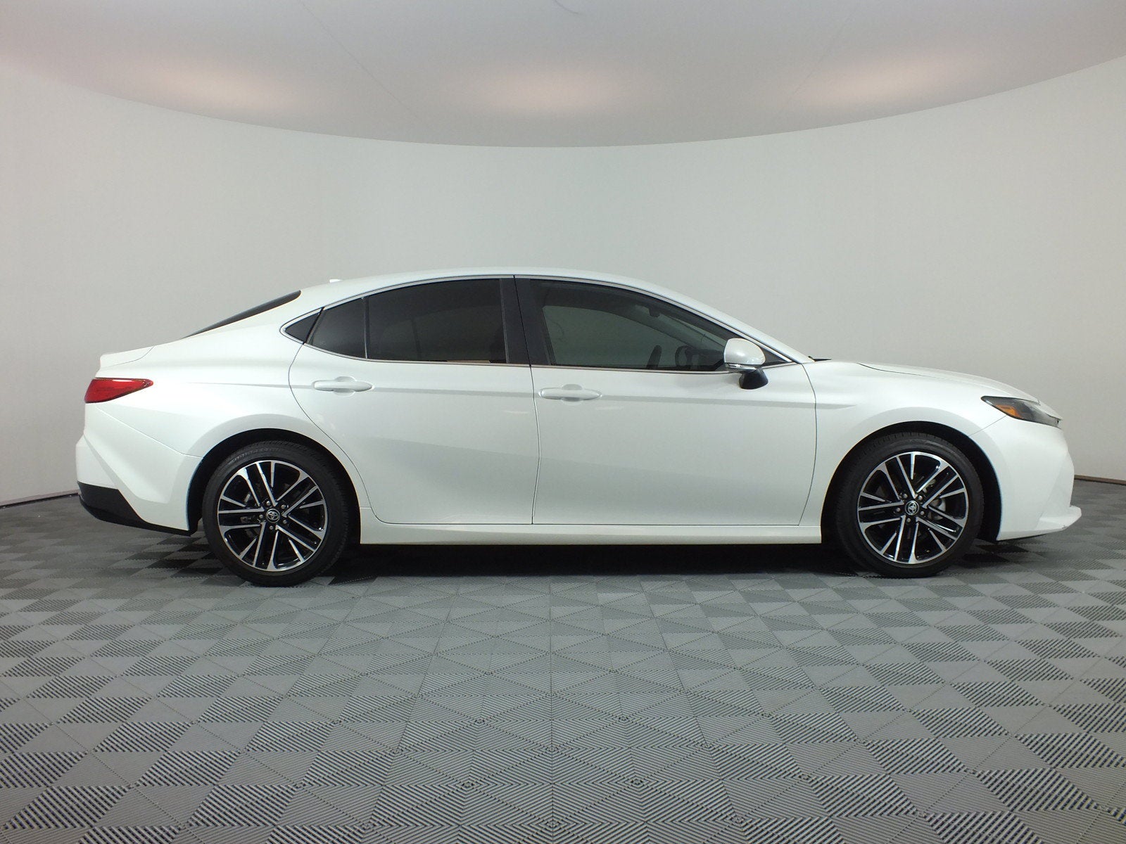 2025 Toyota Camry XLE Hybrid *1-OWNER*