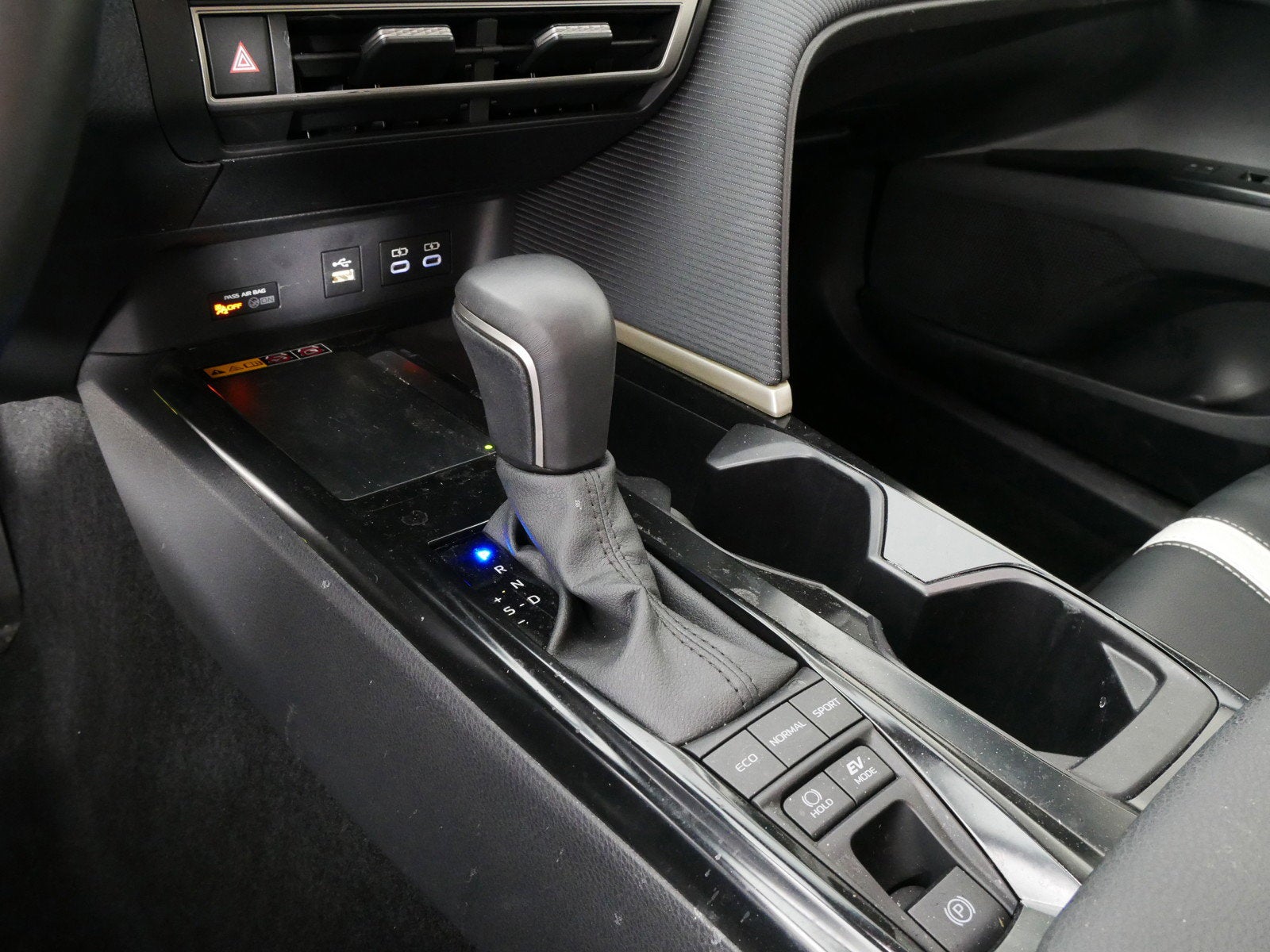2025 Toyota Camry SE HYBRID *1-OWNER*