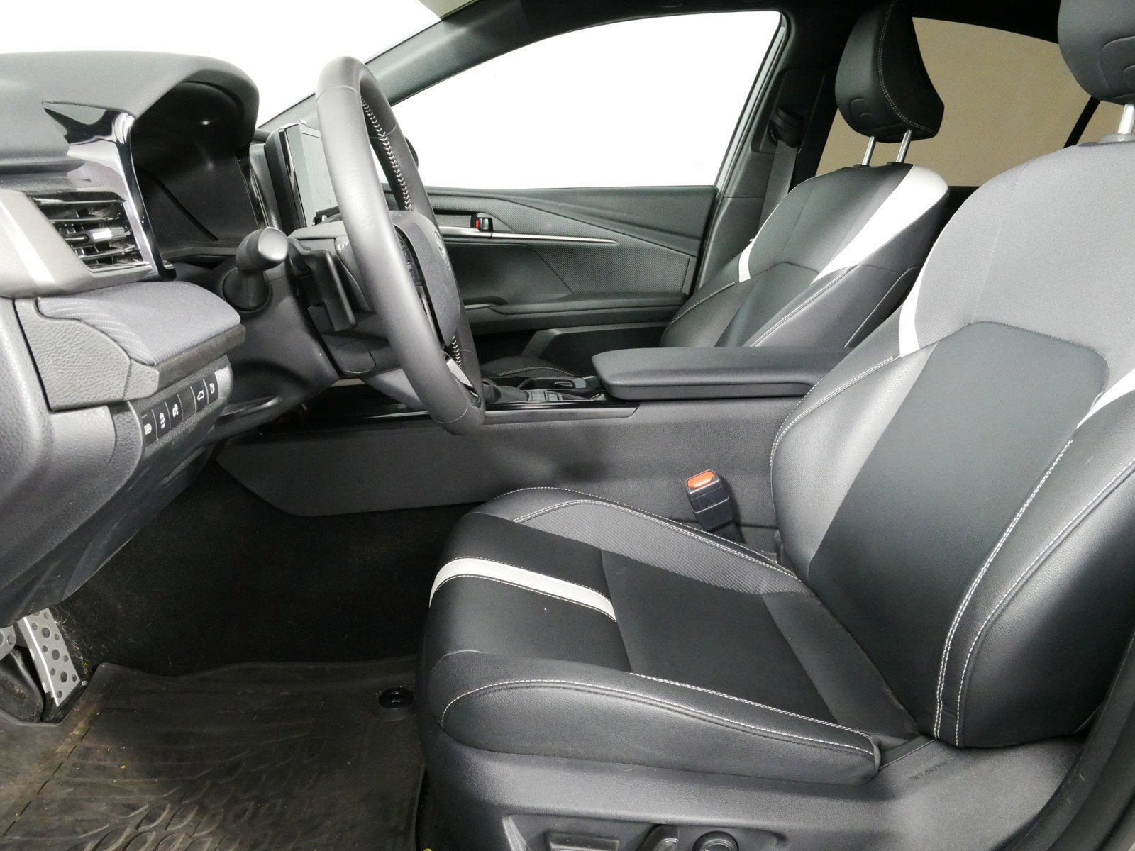 2025 Toyota Camry SE *1 OWNER, CLEAN CARFAX!*