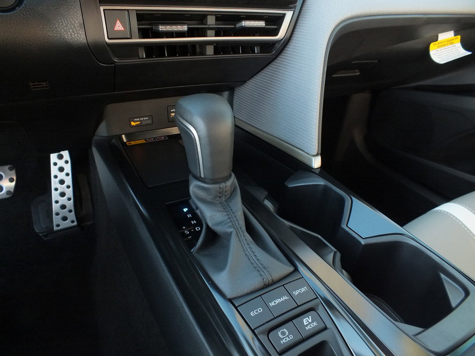 2026 Toyota Camry SE *LIKE NEW! EXTREMELY LOW MILES!*