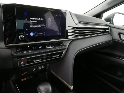 2026 Toyota Camry SE AWD HYBRID *CLEAN CARFAX*
