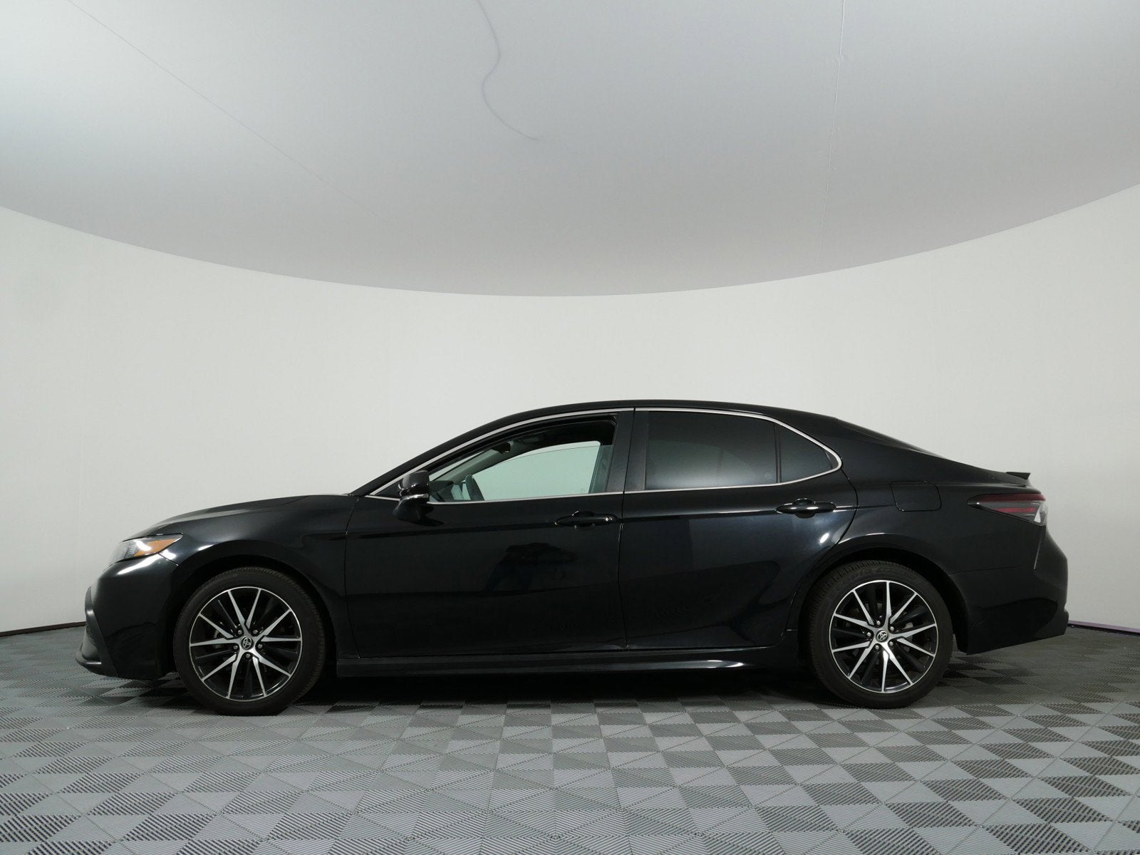 2023 Toyota Camry SE *RELIABLE DAILY DRIVER!*
