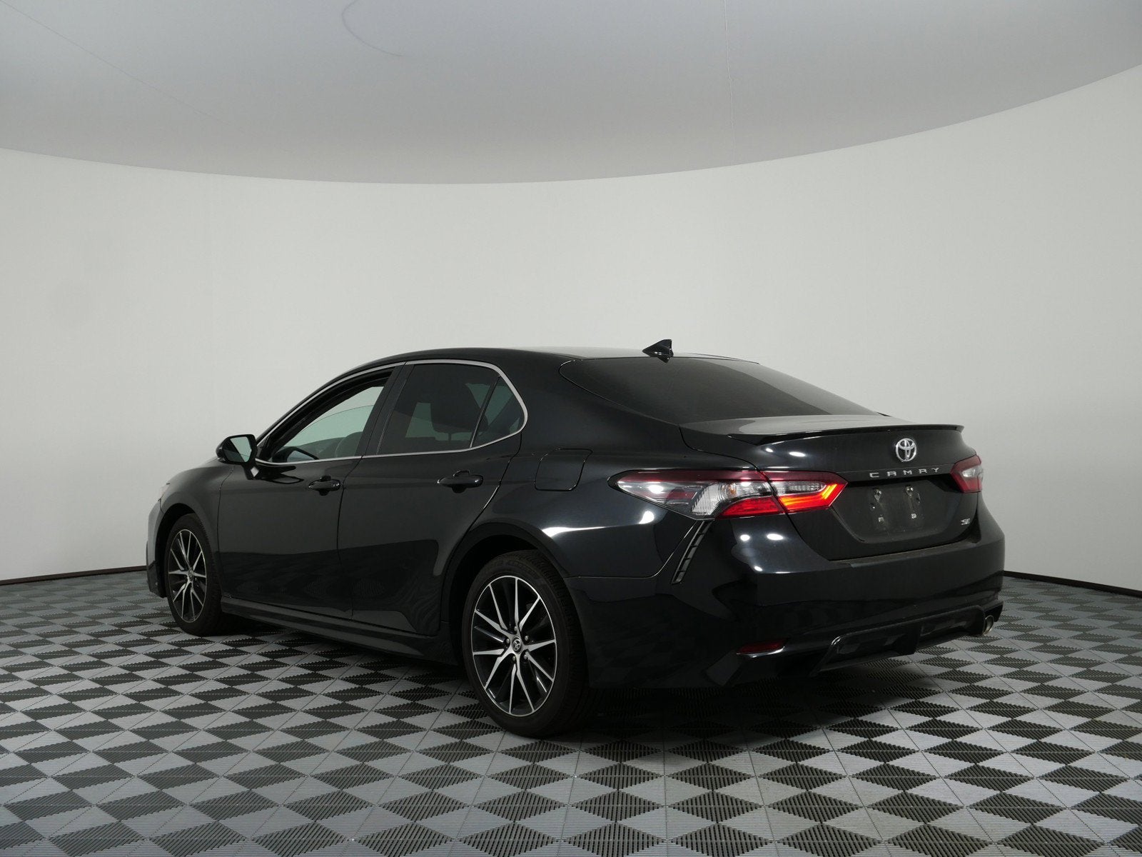 2023 Toyota Camry SE *RELIABLE DAILY DRIVER!*