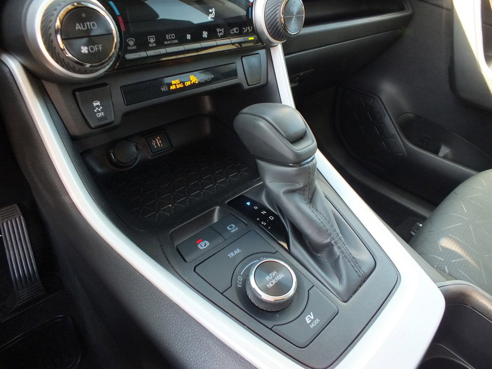 2025 Toyota RAV4 Hybrid XLE AWD *1-OWNER*