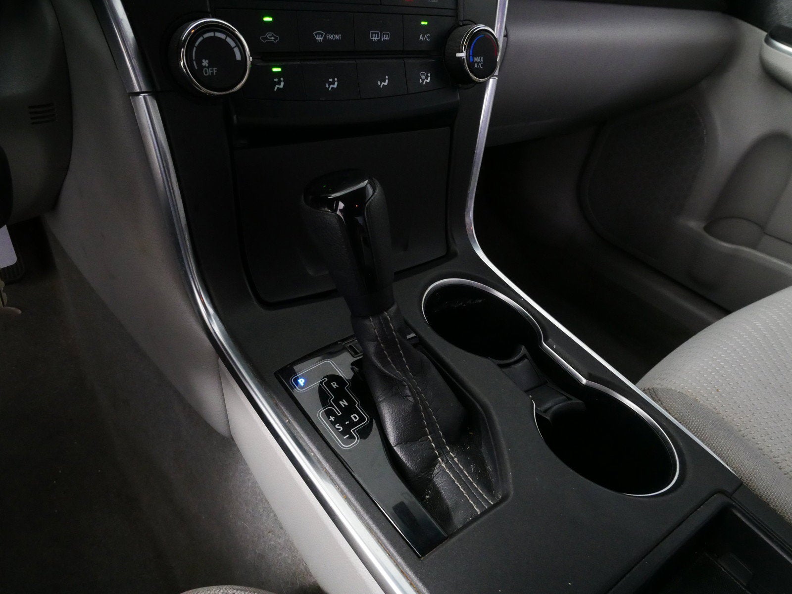 2016 Toyota Camry LE *CLEAN CARFAX*