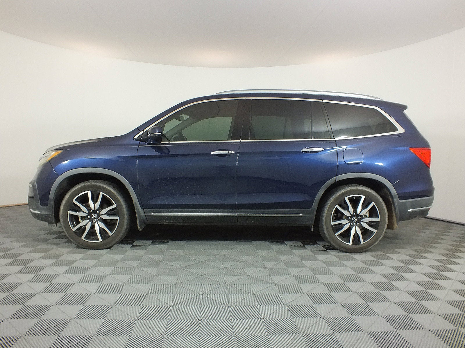 2020 Honda Pilot Touring 8-Passenger *WELL MAINTAINED!*