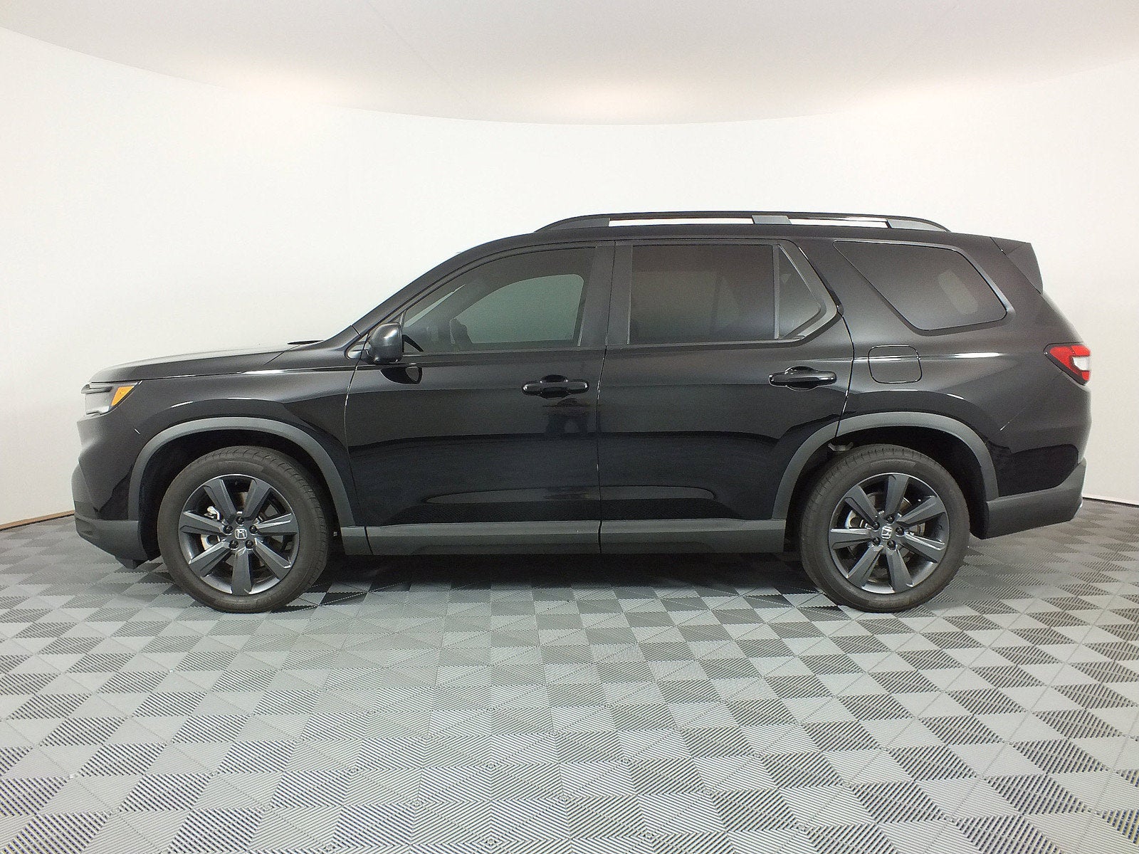 2025 Honda Pilot Sport AWD *1-OWNER! LOW MILES!*