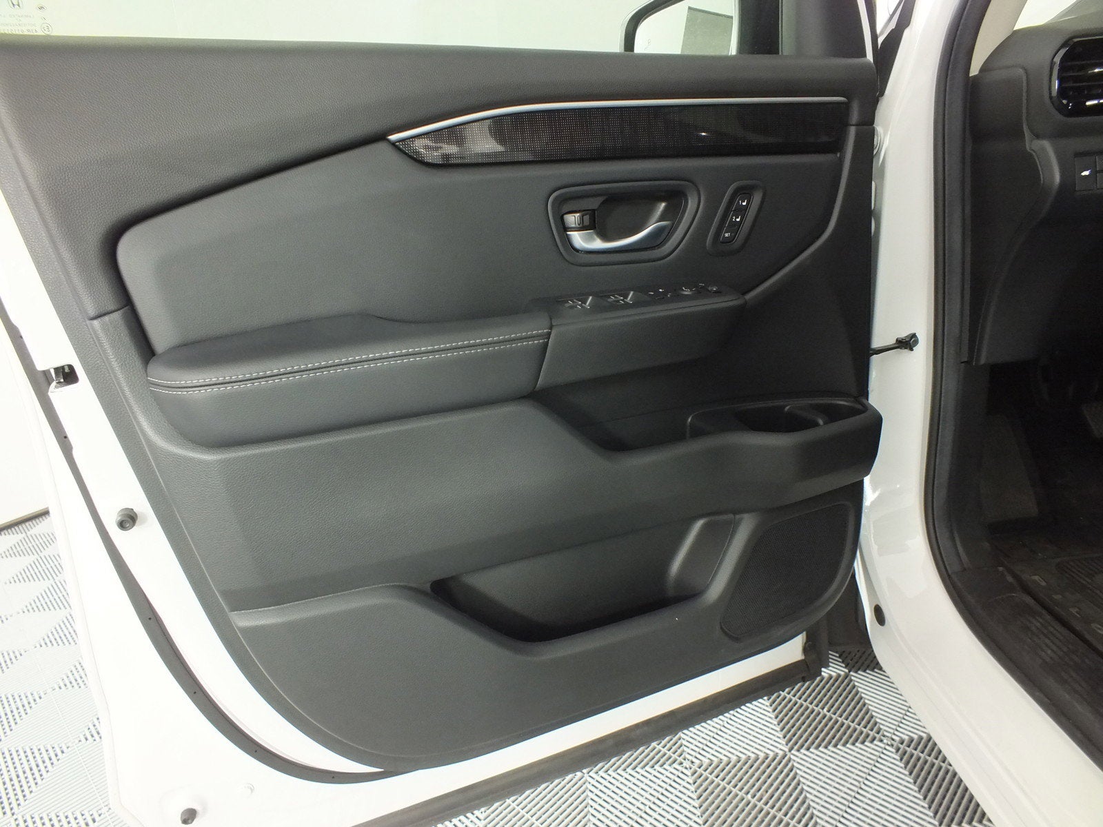 2025 Honda Pilot Elite AWD *1-OWNER! LOW MILES!*