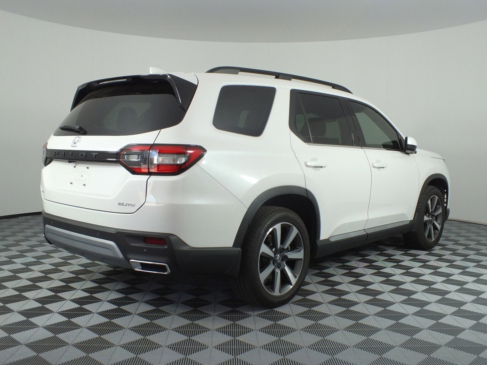 2025 Honda Pilot Elite AWD *1-OWNER! LOW MILES!*