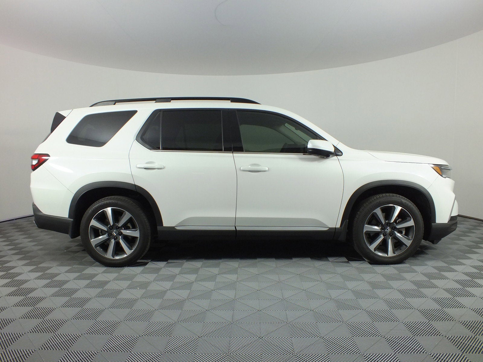 2025 Honda Pilot Elite AWD *1-OWNER! LOW MILES!*