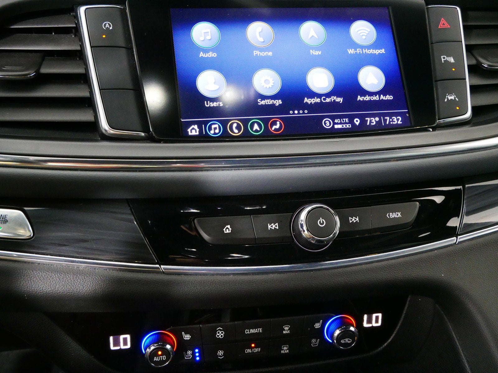 2022 Buick Enclave Premium *CLEAN CARFAX!*