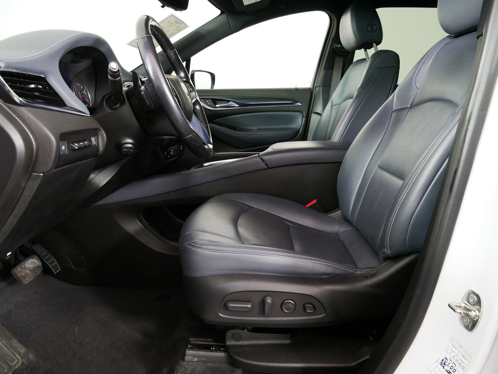 2022 Buick Enclave Premium *CLEAN CARFAX!*