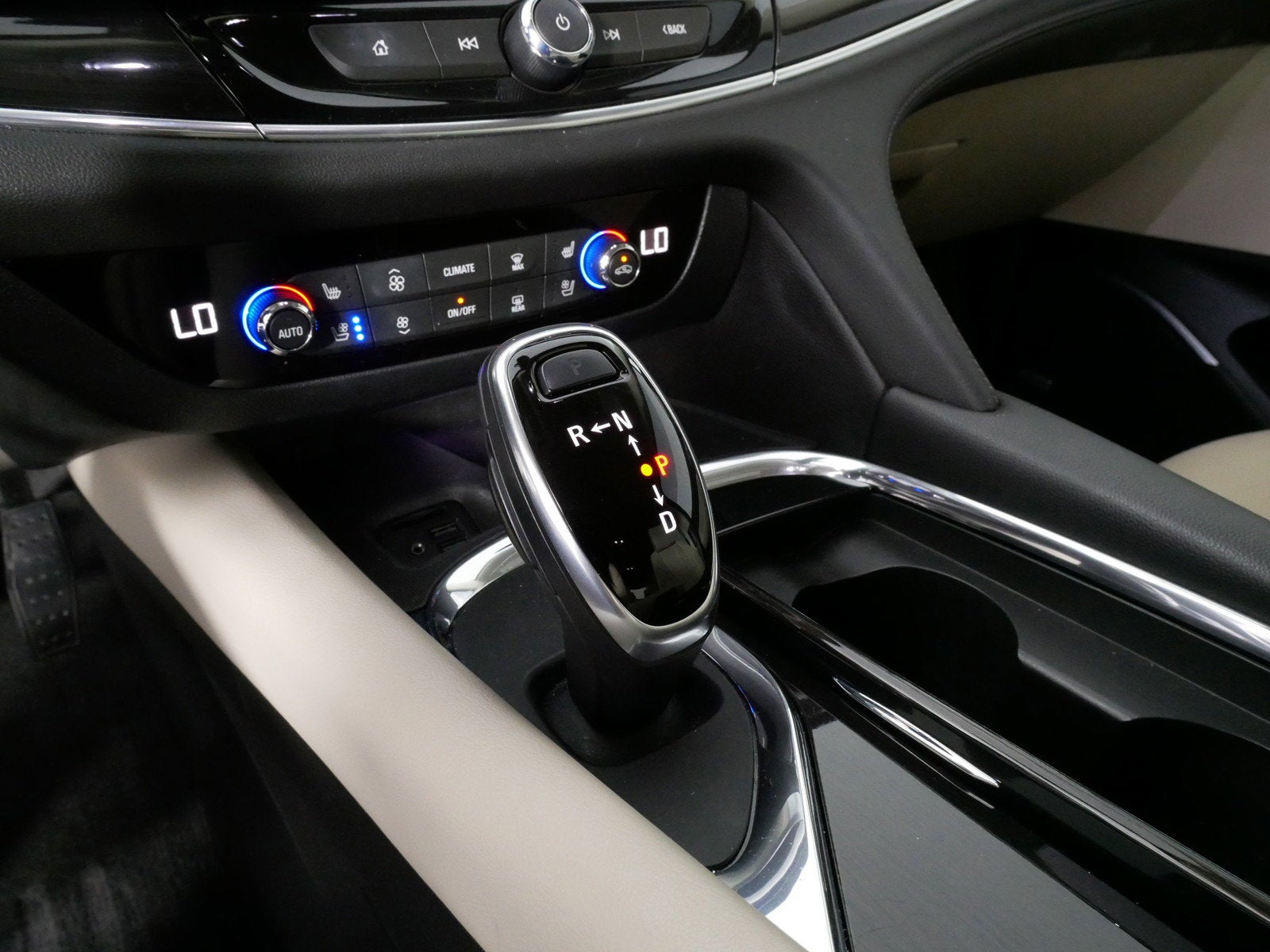 2020 Buick Enclave Premium FWD *CLEAN CARFAX, 1 OWNER!*