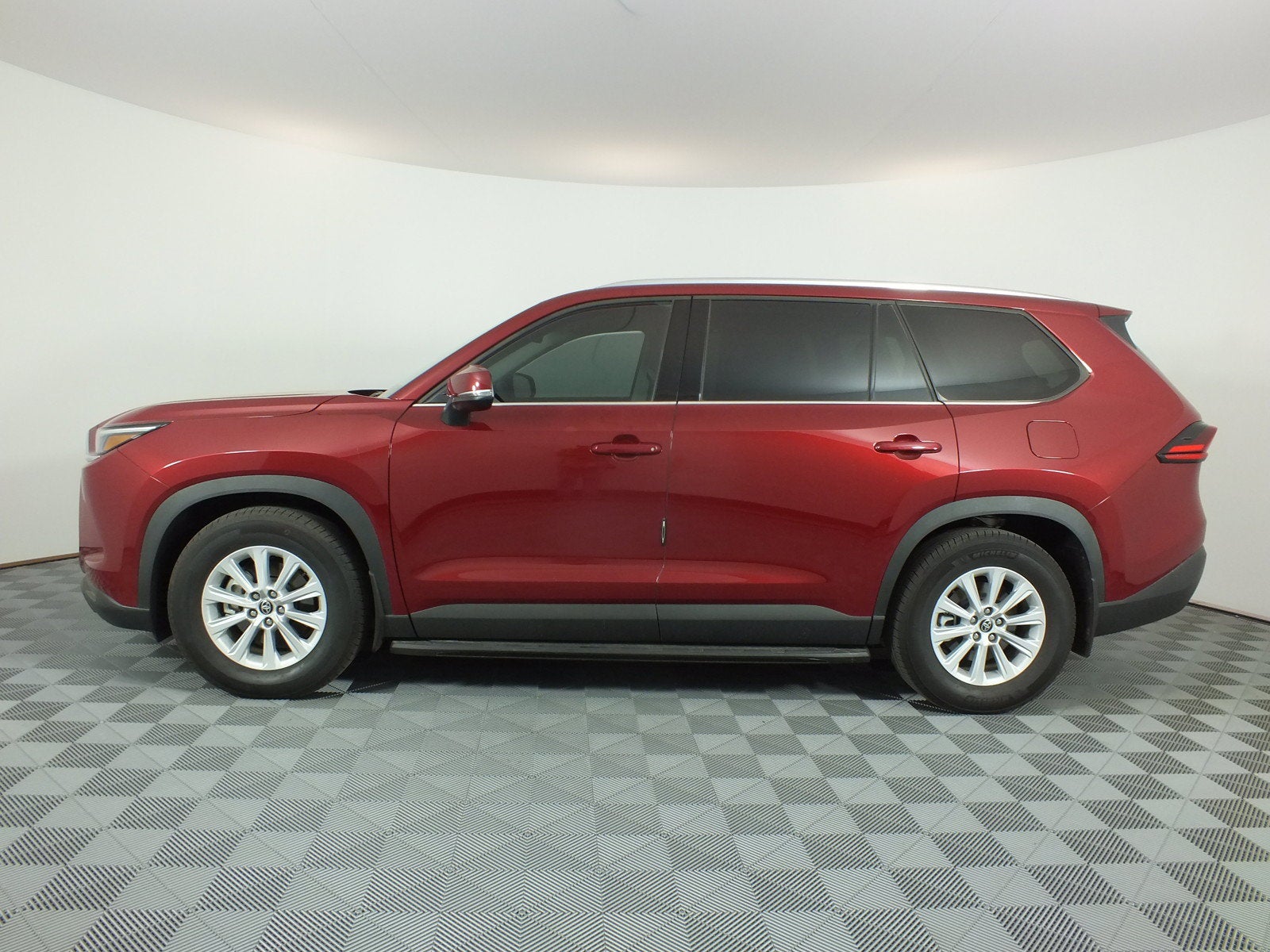 2025 Toyota Grand Highlander XLE *1-OWNER! UNDER 5K MILES!*