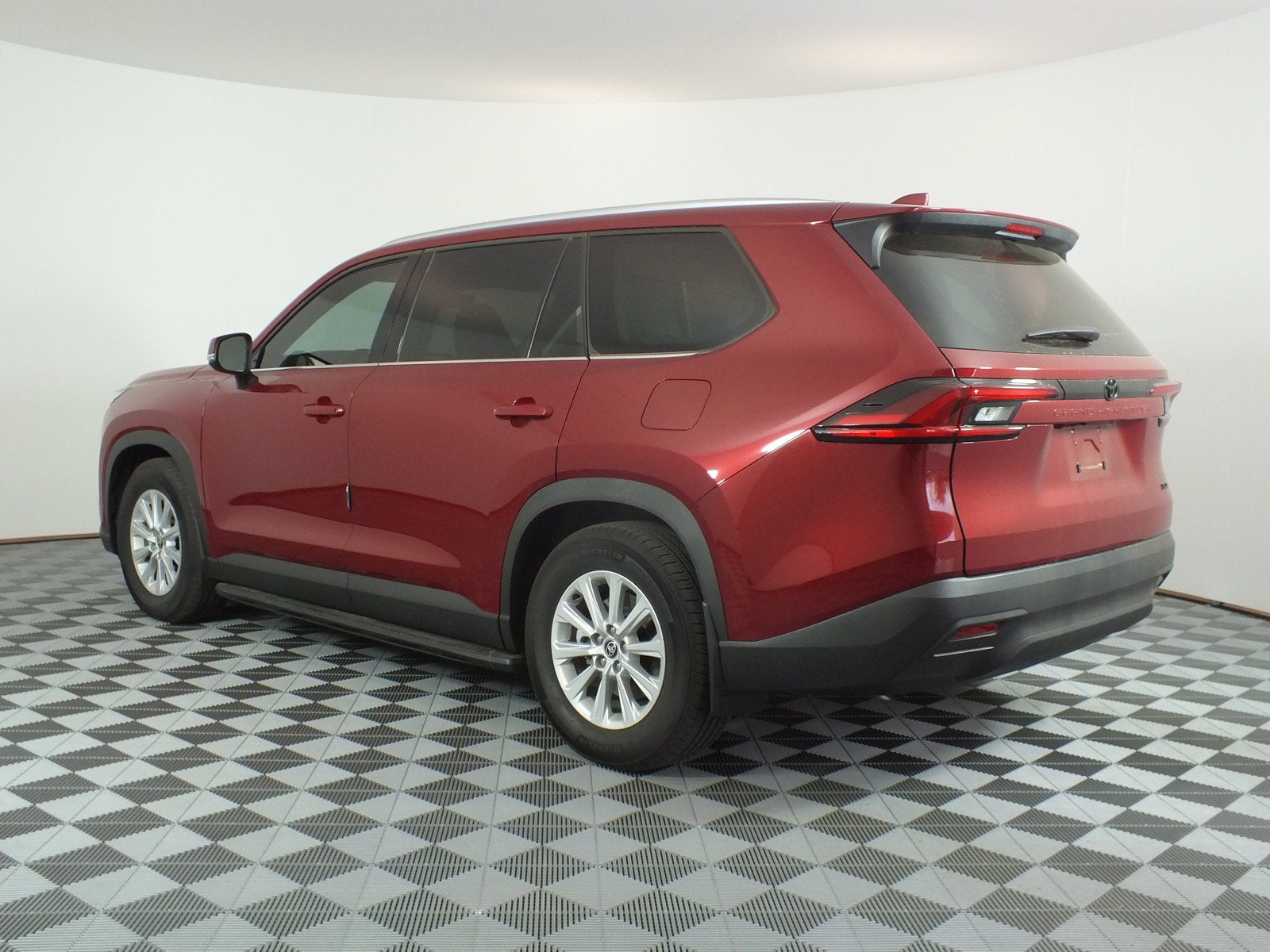 2025 Toyota Grand Highlander XLE *1-OWNER! UNDER 5K MILES!*