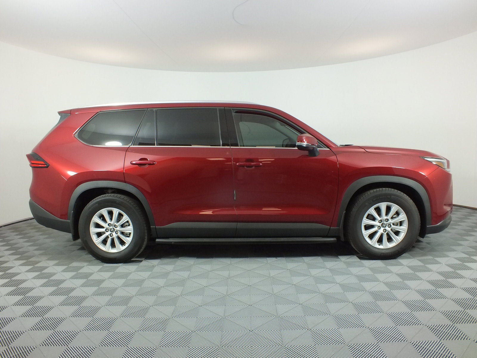 2025 Toyota Grand Highlander XLE *1-OWNER! UNDER 5K MILES!*