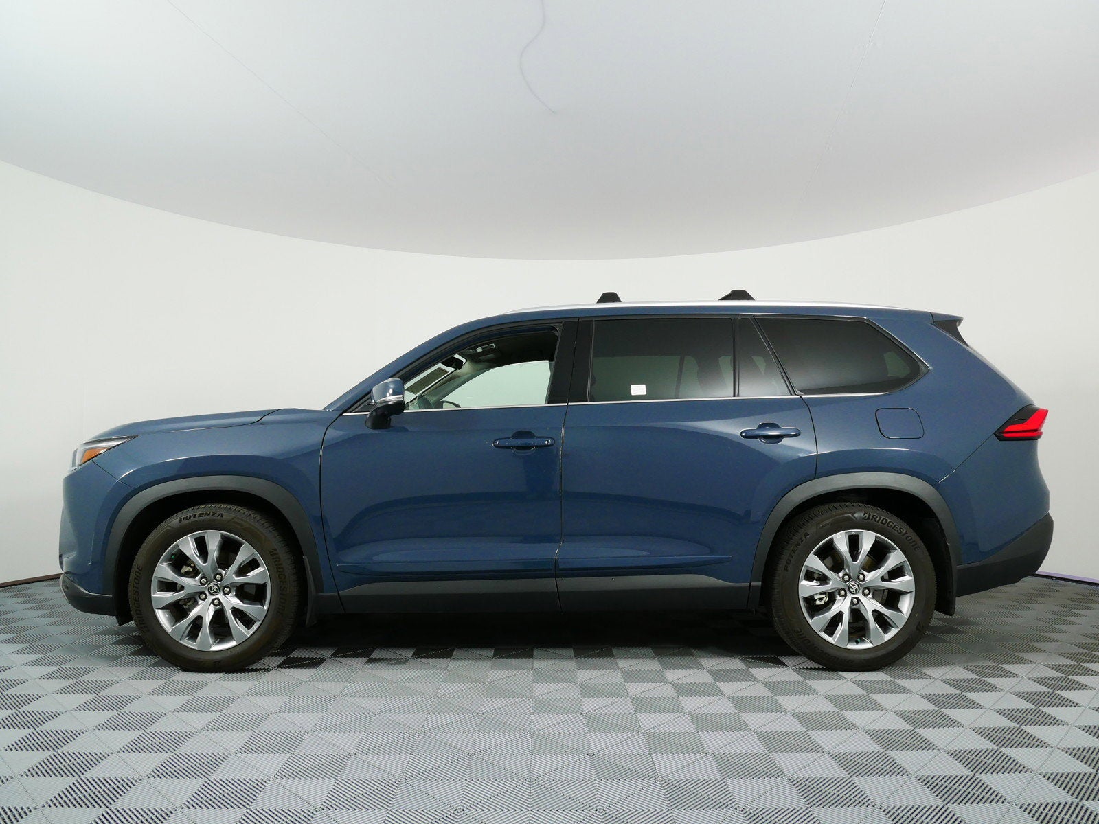2024 Toyota Grand Highlander Limited FWD *1-OWNER, CLEAN CARFAX!*