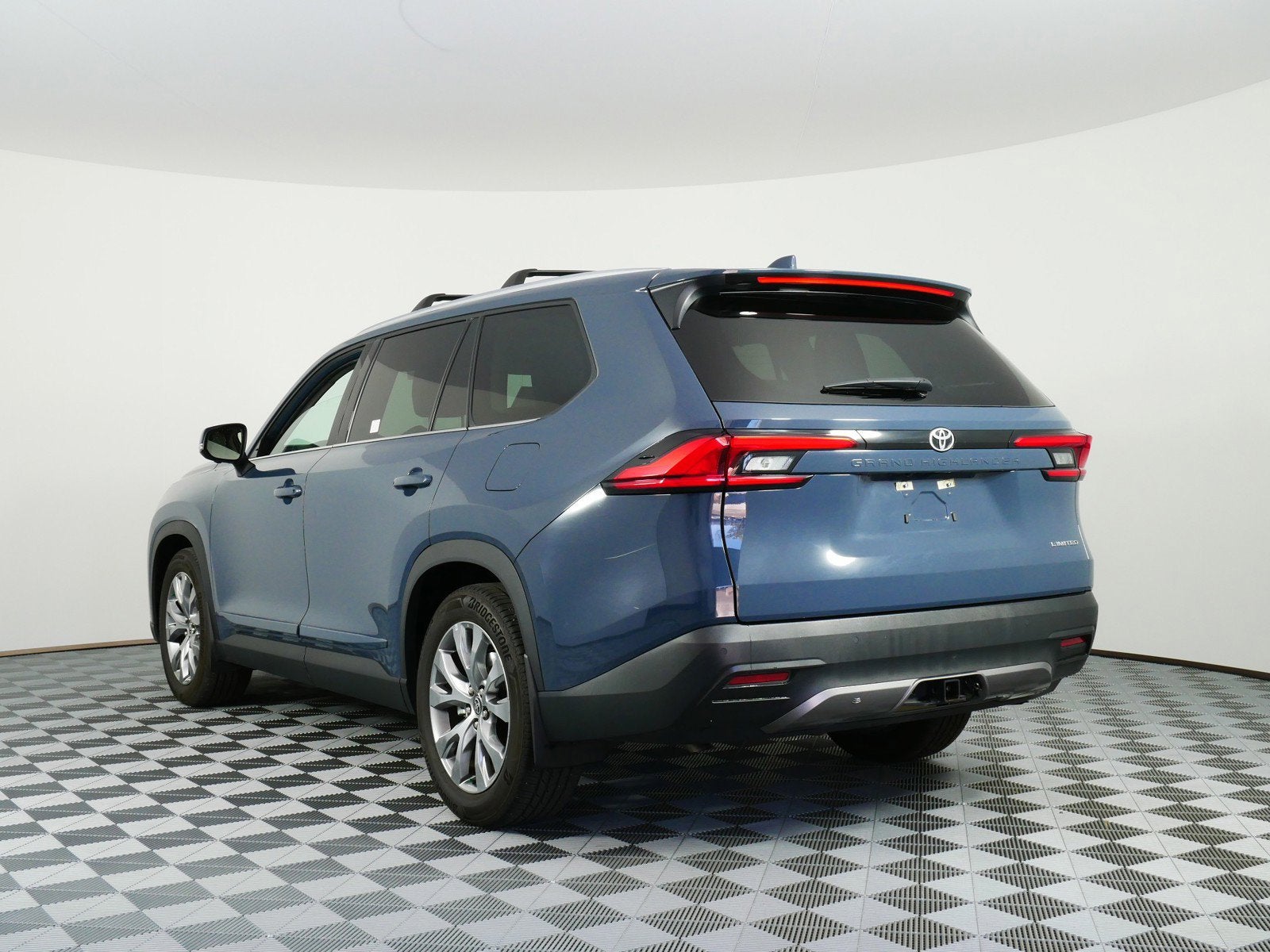 2024 Toyota Grand Highlander Limited FWD *1-OWNER, CLEAN CARFAX!*