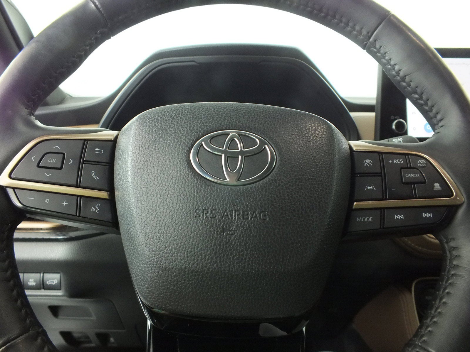 2024 Toyota Grand Highlander Hybrid MAX Platinum AWD *CLEAN CARFAX! UNDER 30K MILES*