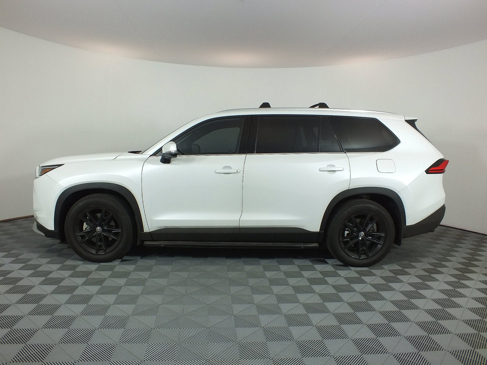 2024 Toyota Grand Highlander Hybrid MAX Platinum AWD *CLEAN CARFAX! UNDER 30K MILES*