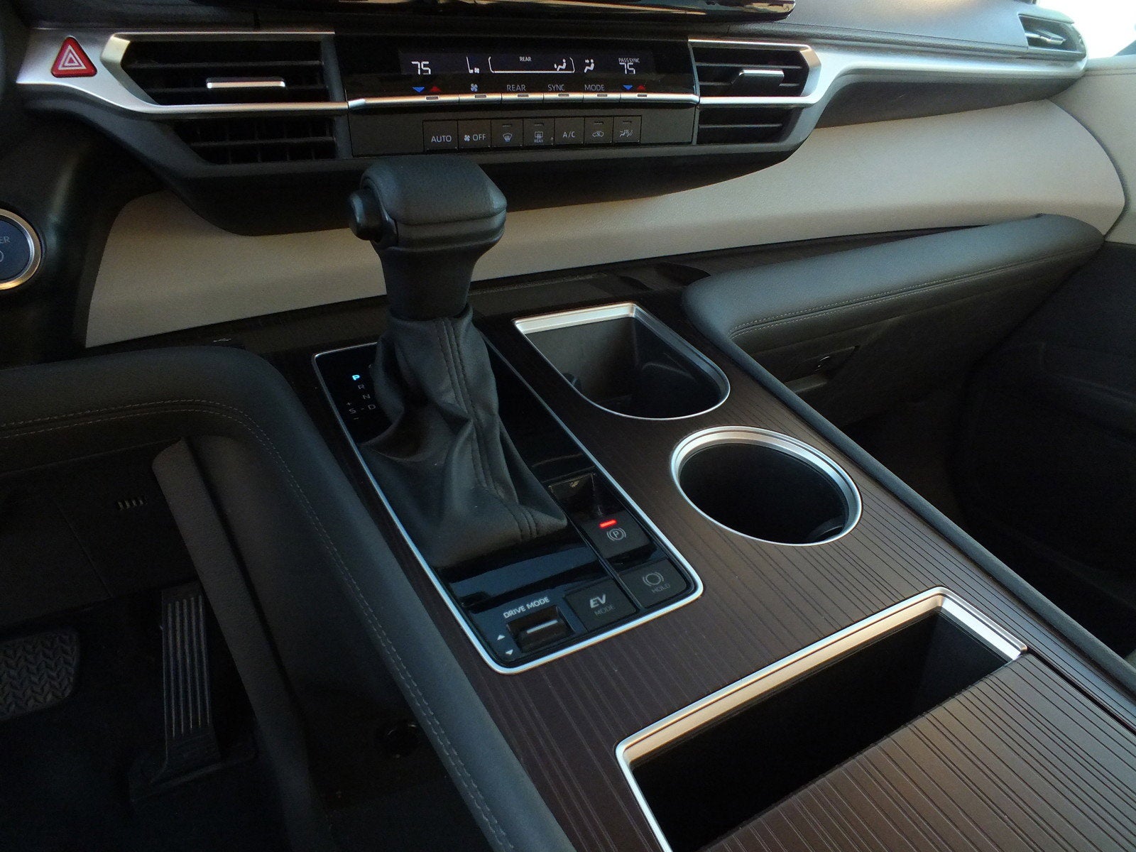 2024 Toyota Sienna LE Hybrid *1-OWNER*