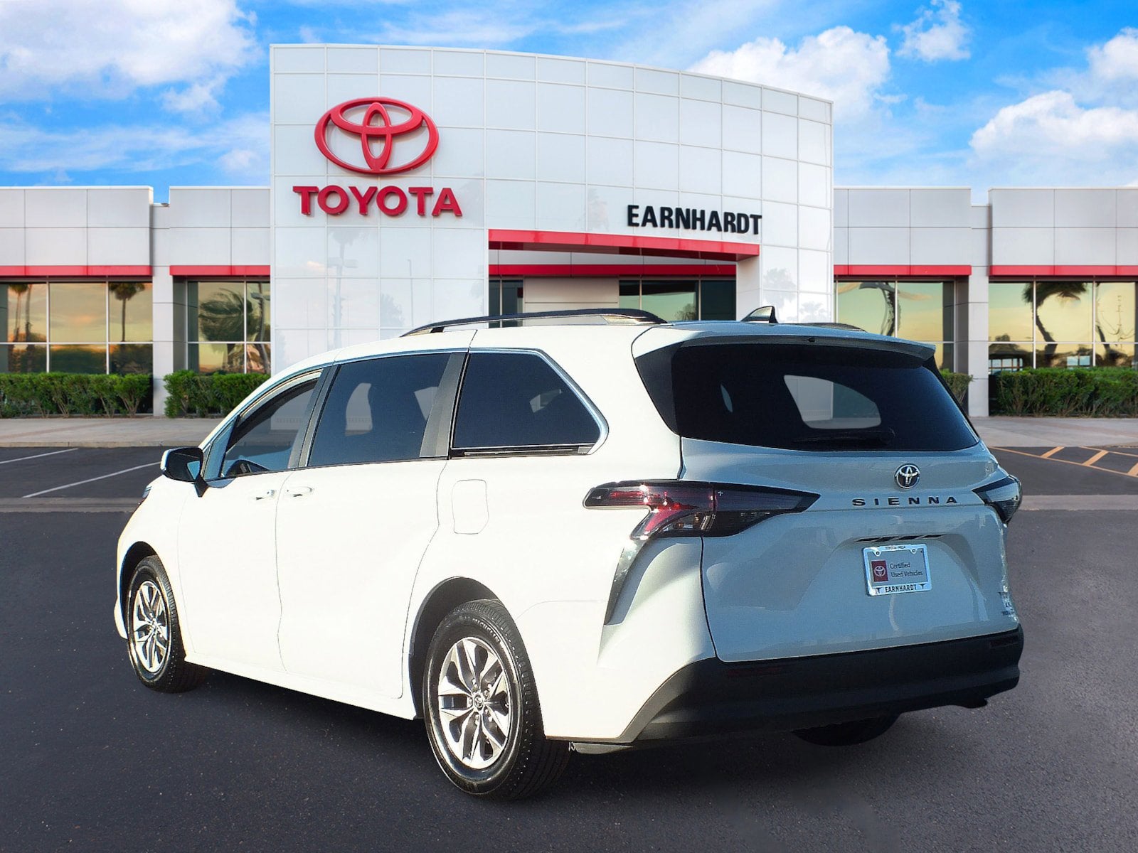 2024 Toyota Sienna LE Hybrid *1-OWNER*