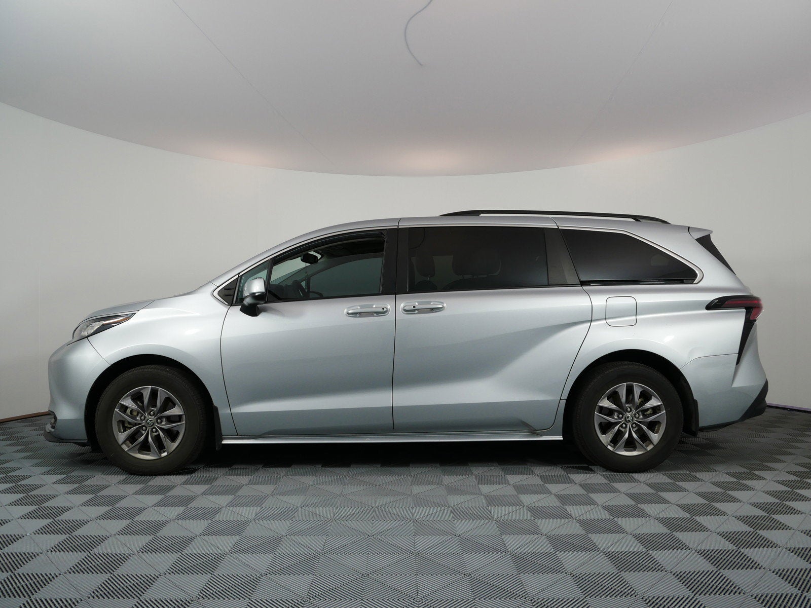 2023 Toyota Sienna LE *1-OWNER*