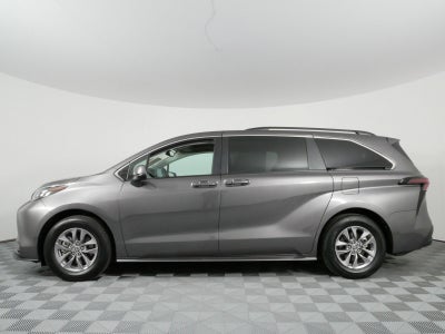 2024 Toyota Sienna LE AWD *CLEAN CARFAX, 1 OWNER!*