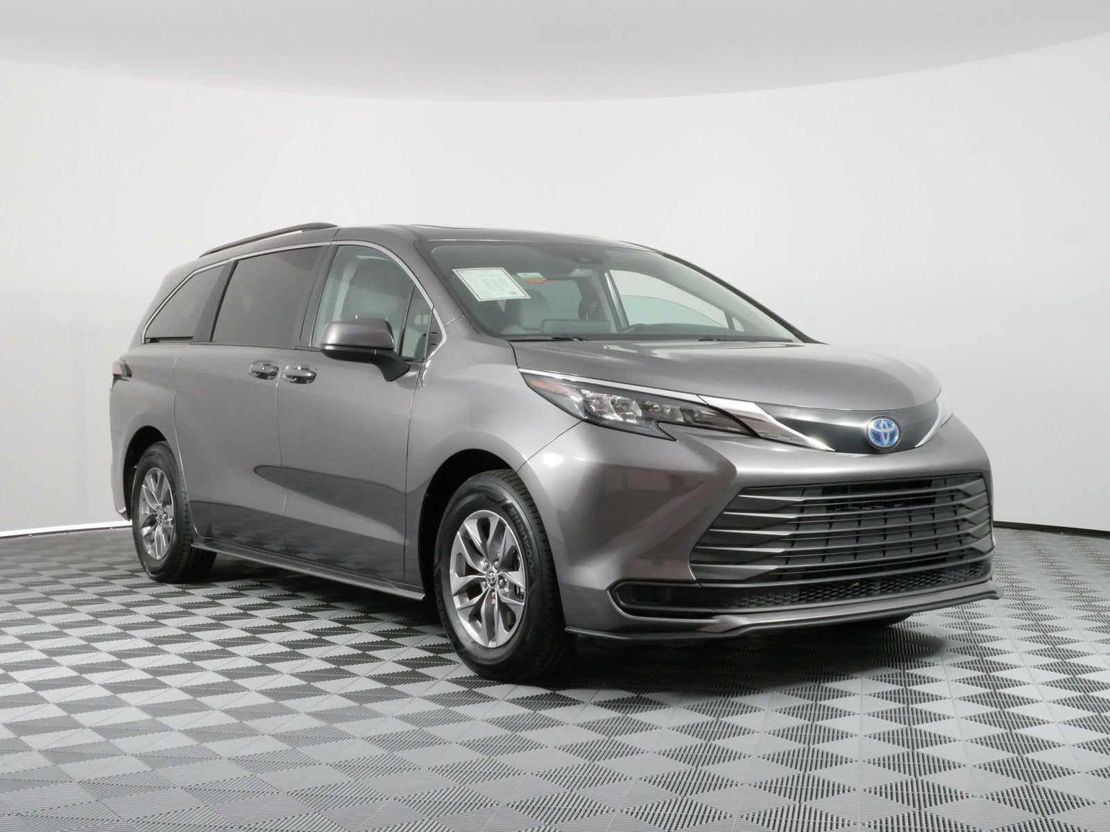 2024 Toyota Sienna LE AWD *CLEAN CARFAX, 1 OWNER!*