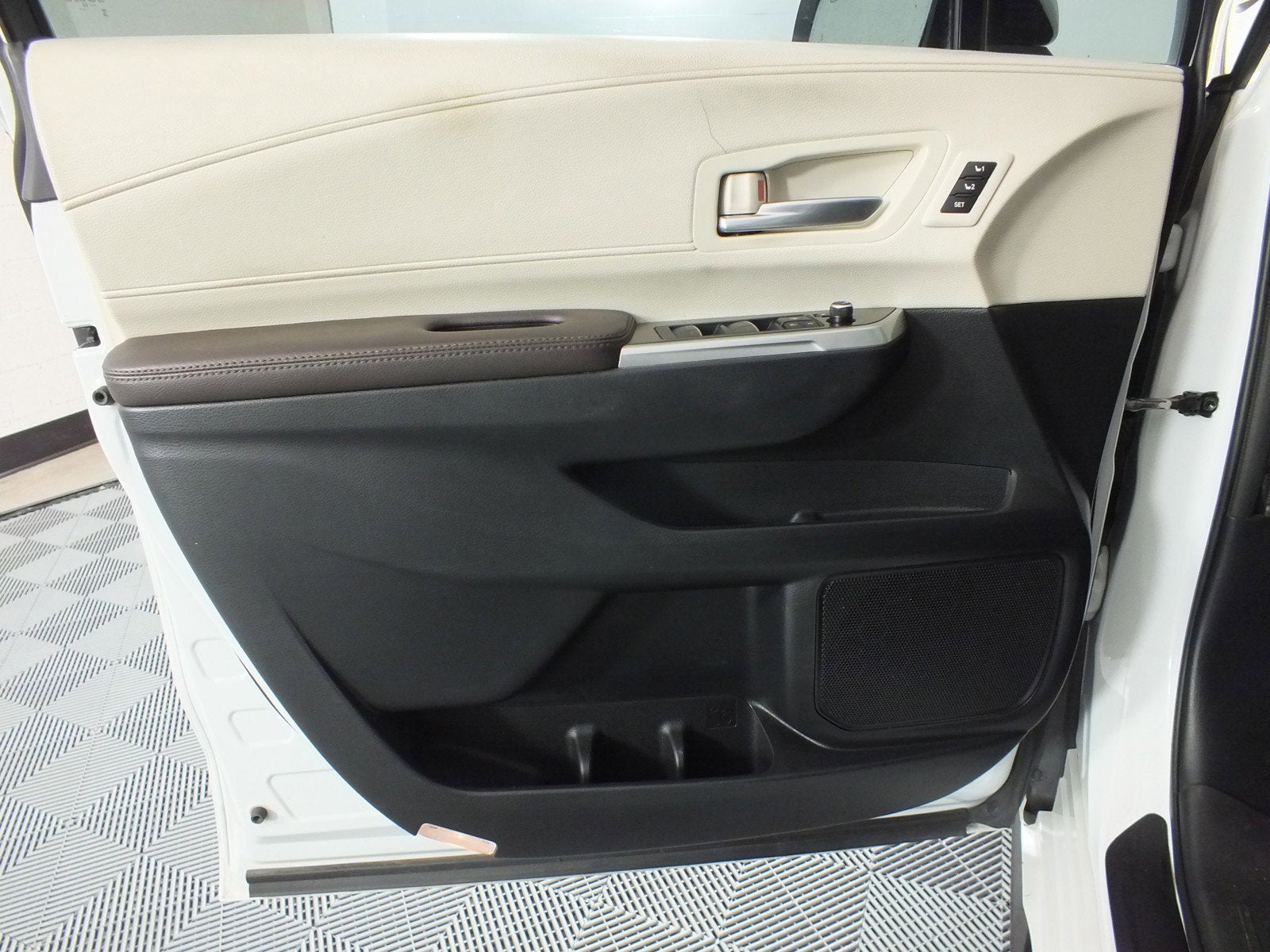 2023 Toyota Sienna Platinum Hybrid *1-OWNER*