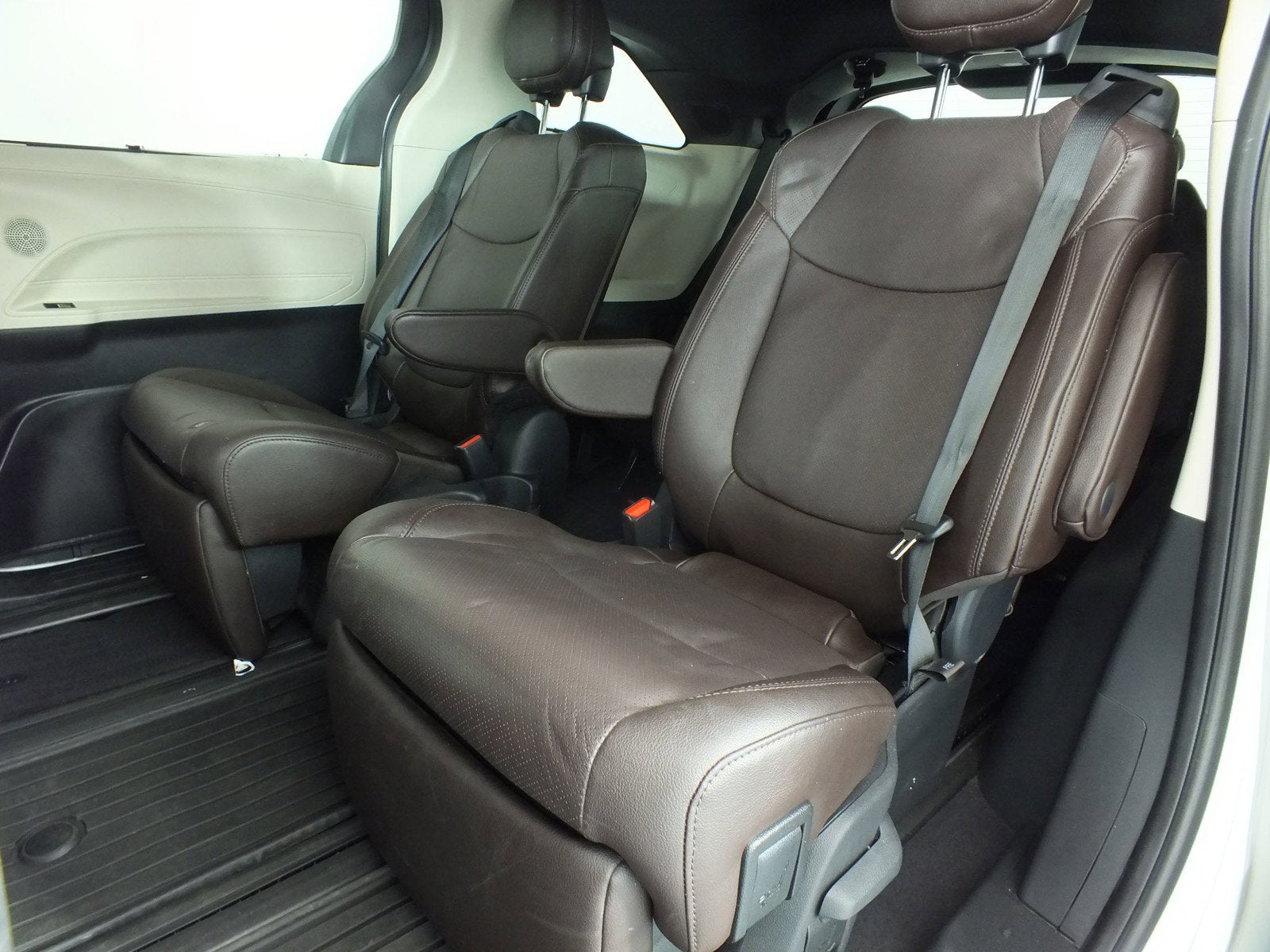 2023 Toyota Sienna Platinum Hybrid *1-OWNER*