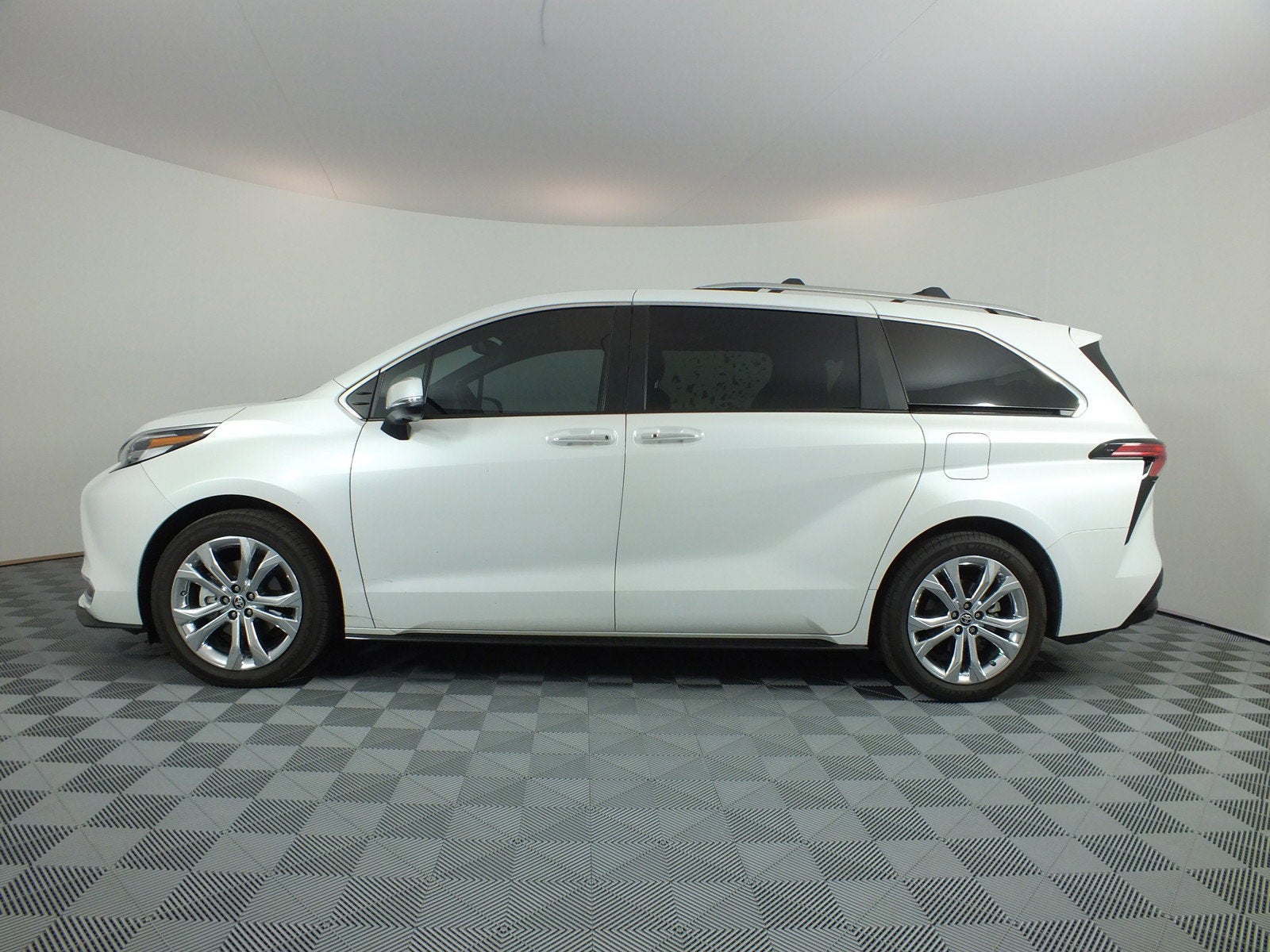 2023 Toyota Sienna Platinum Hybrid *1-OWNER*