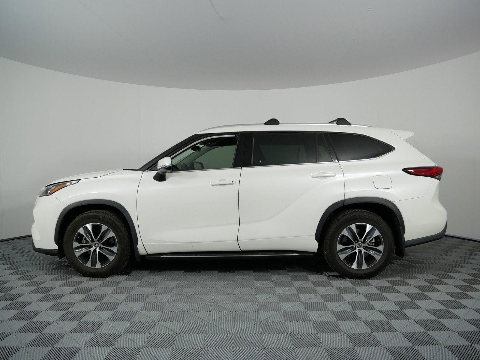 2020 Toyota Highlander XLE FWD *1 OWNER!*