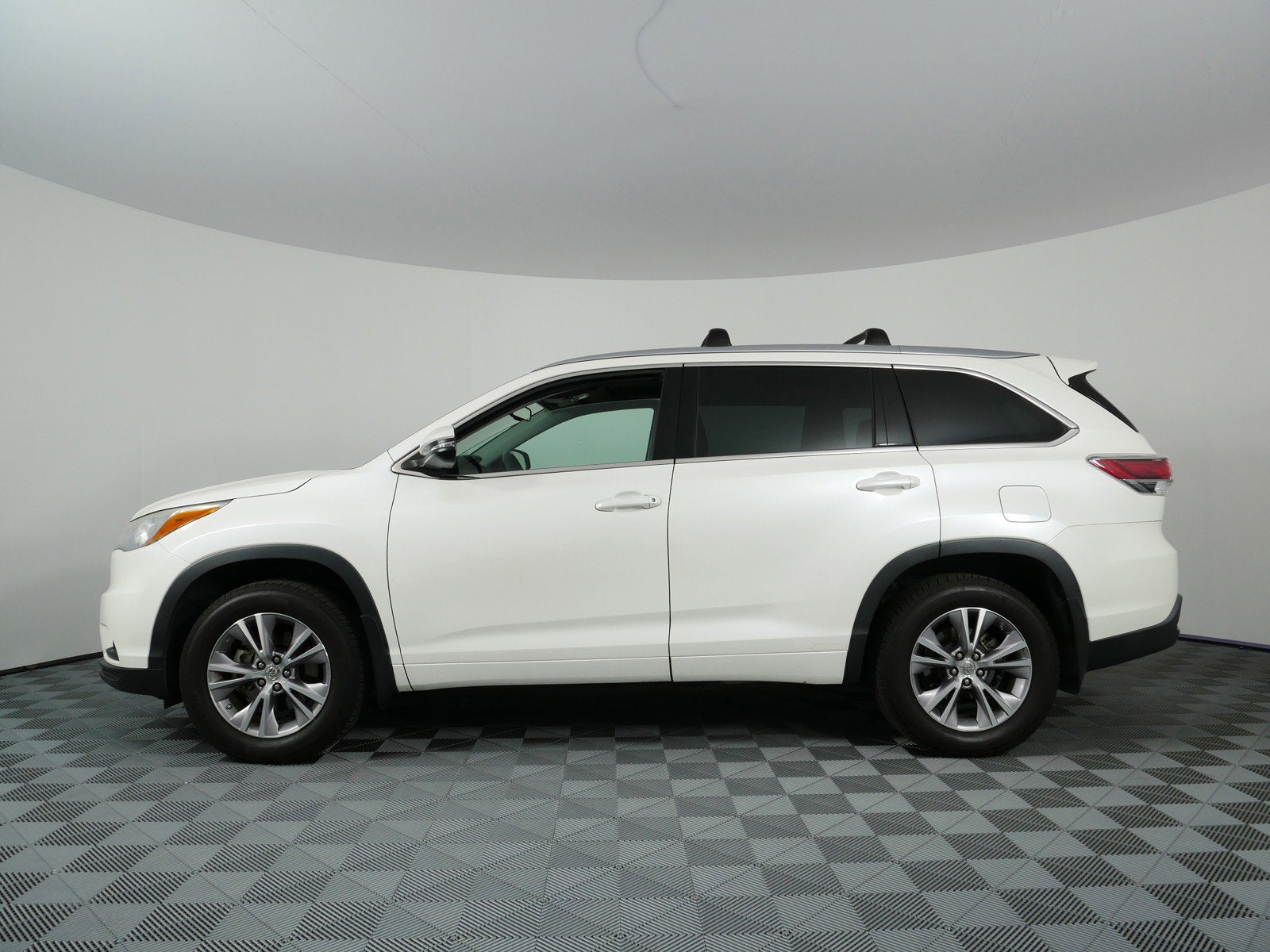 2015 Toyota Highlander XLE AWD *1-OWNER, CLEAN CARFAX!*