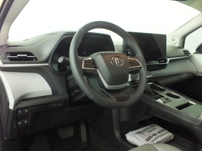 2025 Toyota Sienna XLE Hybrid *1-OWNER*