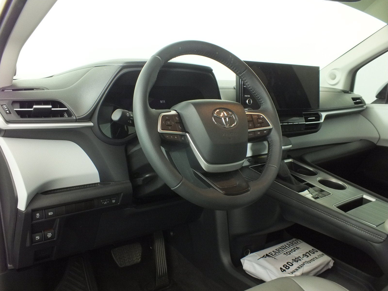 2025 Toyota Sienna XLE Hybrid *1-OWNER*