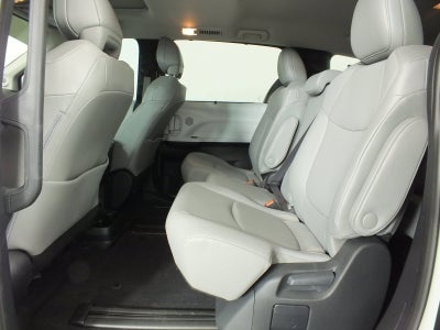 2025 Toyota Sienna XLE Hybrid *1-OWNER*